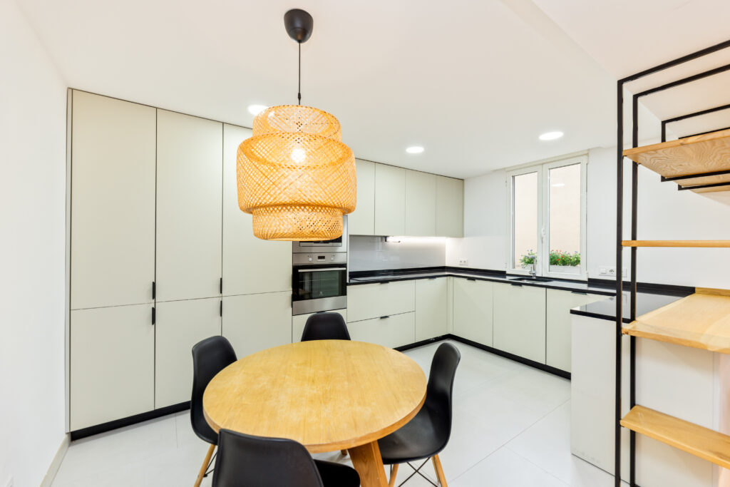 cocina de piso renovado en el viso